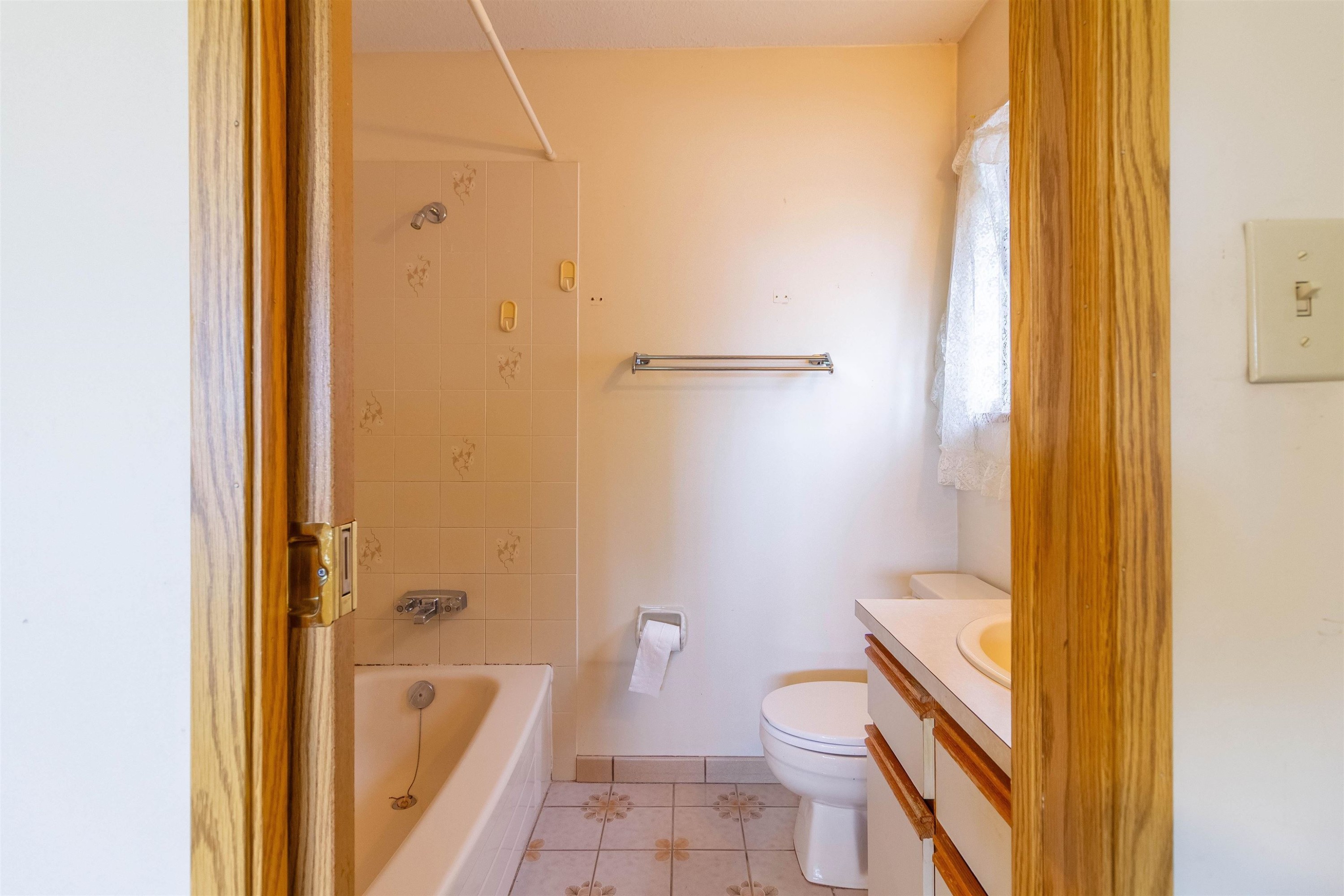 4467 Perry Street, Vancouver, BC - Indoor Photo Showing Bathroom