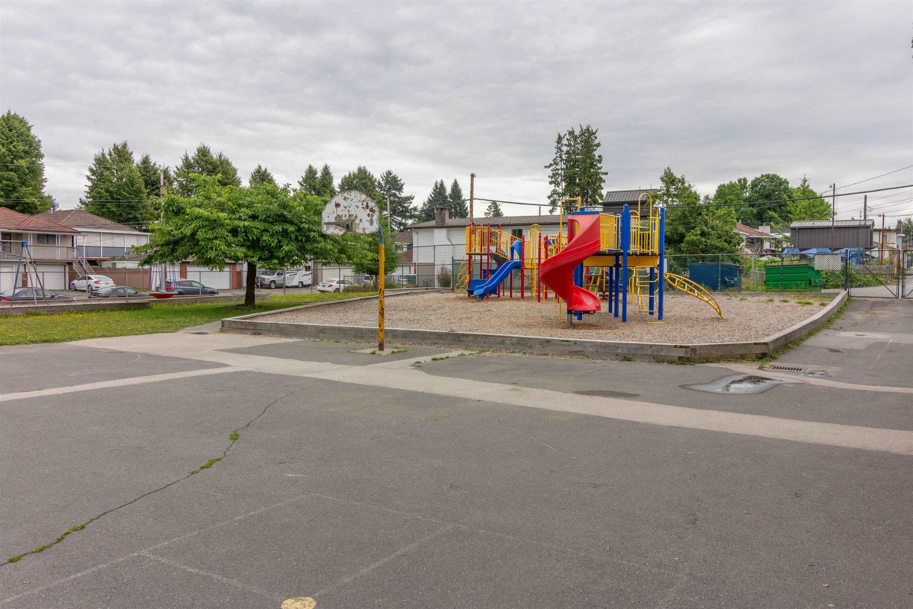 4467 Perry Street, Vancouver, BC - Outdoor