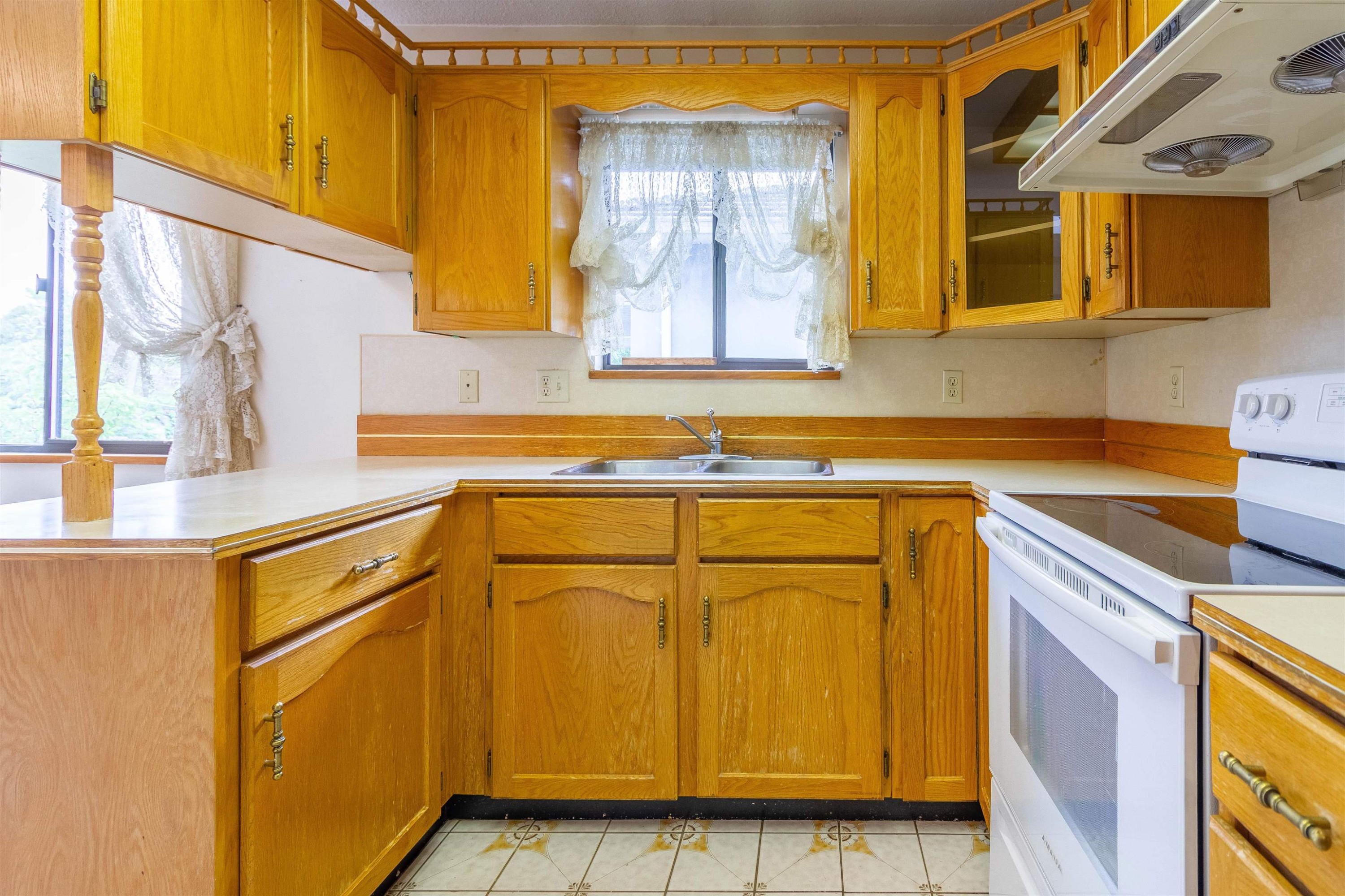 4467 Perry Street, Vancouver, BC - Indoor Photo Showing Kitchen With Double Sink