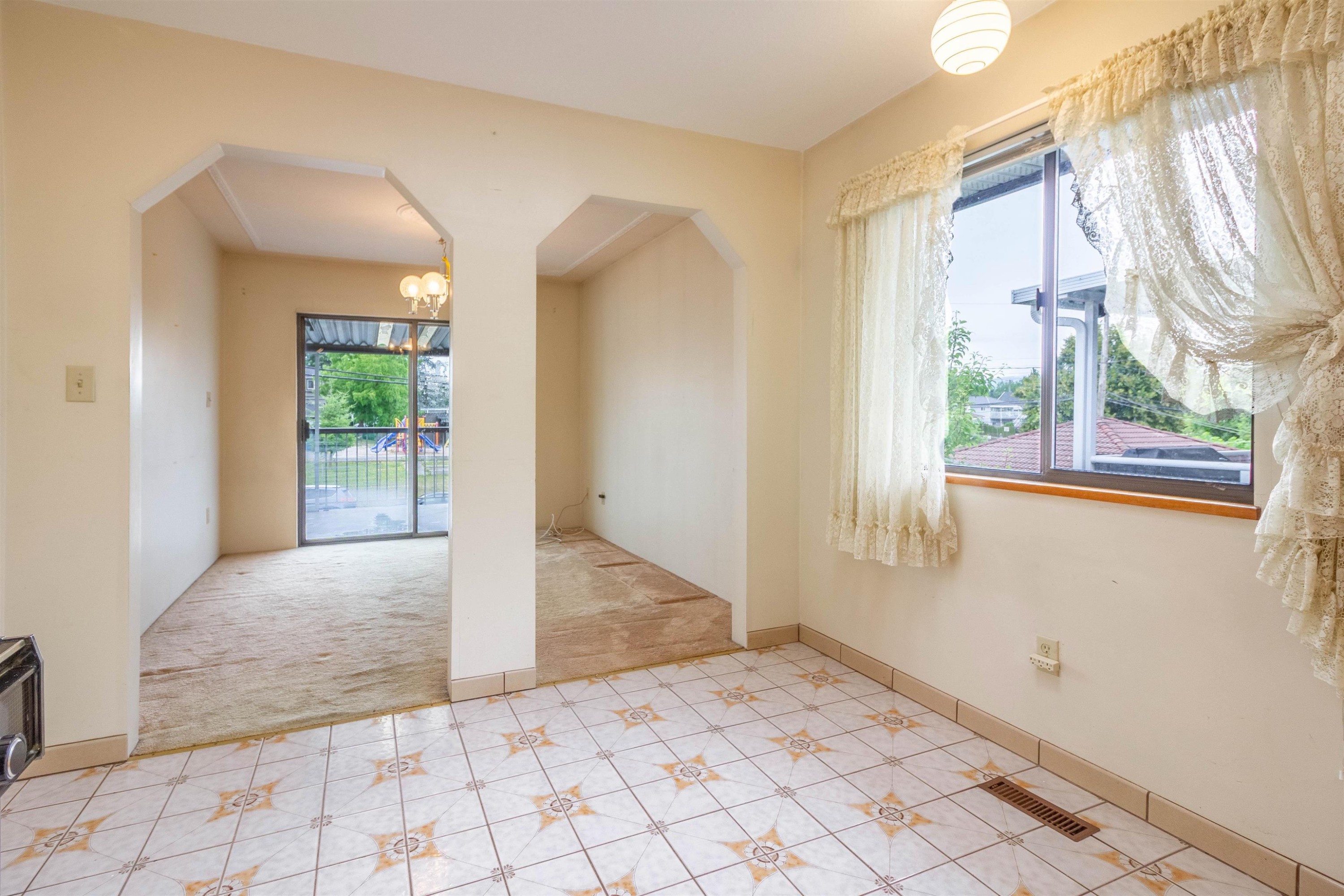 4467 Perry Street, Vancouver, BC - Indoor Photo Showing Other Room