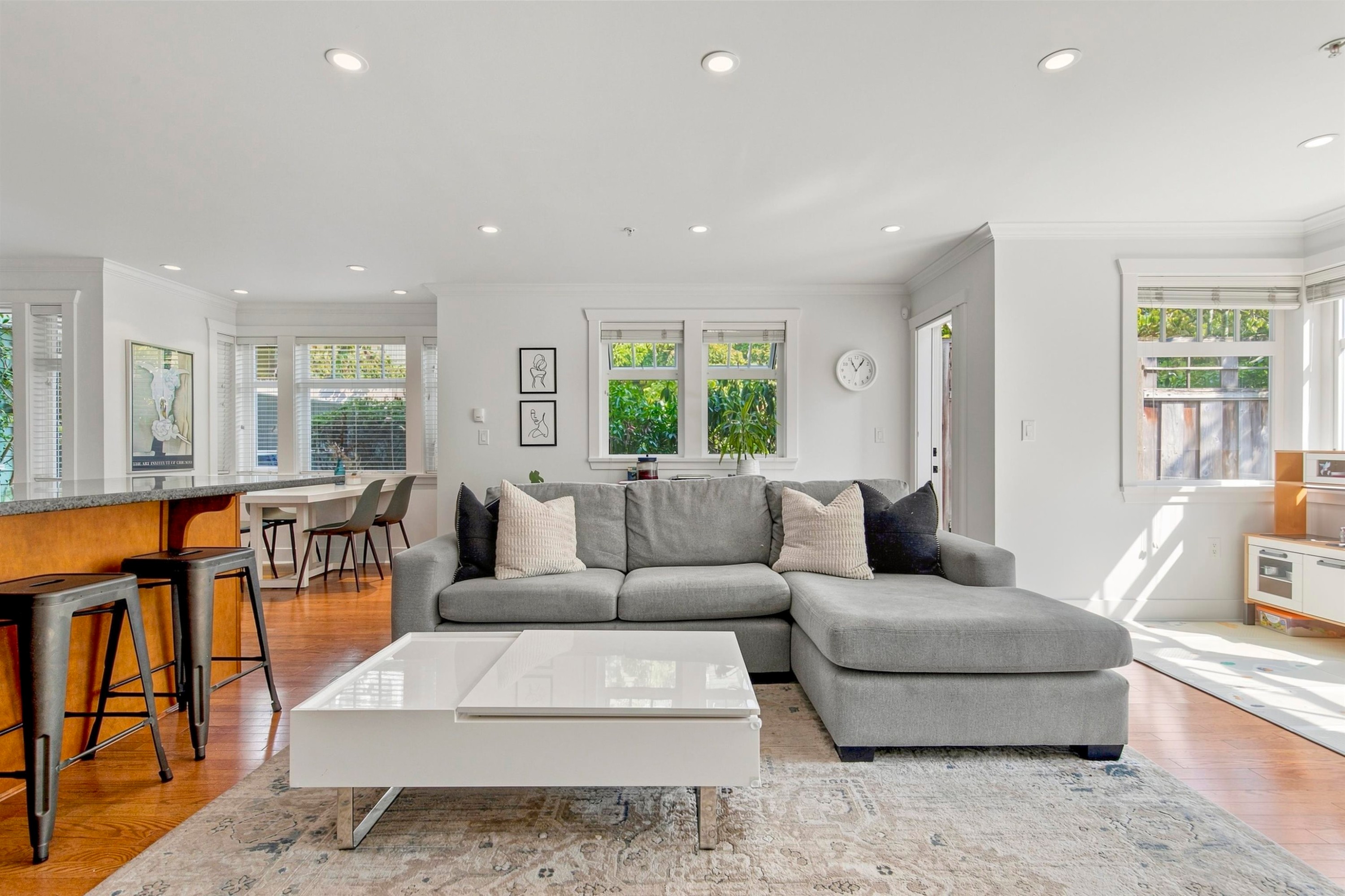 2460 Sasamat Street, Vancouver, BC - Indoor Photo Showing Living Room