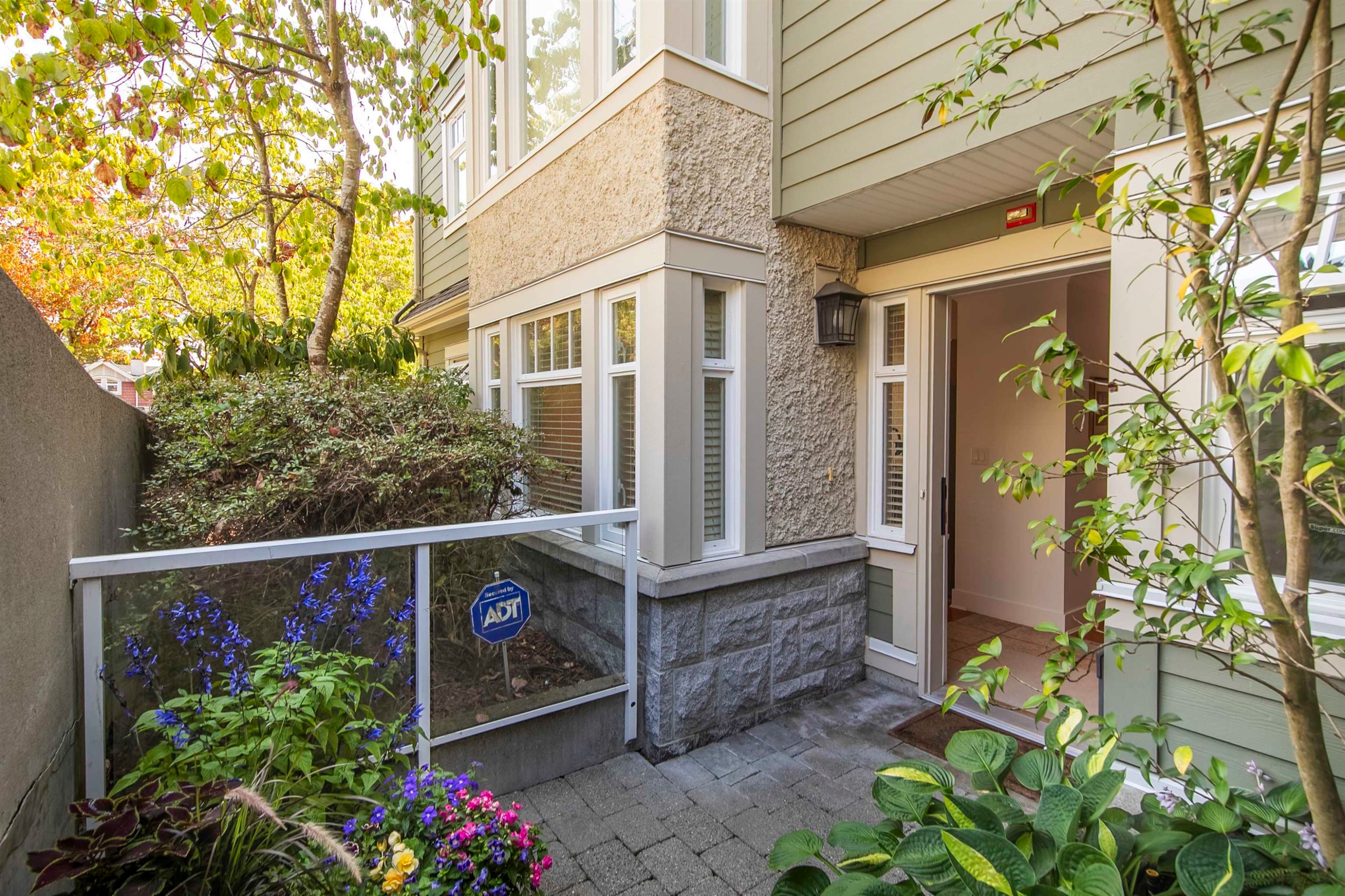 2460 Sasamat Street, Vancouver, BC - Outdoor