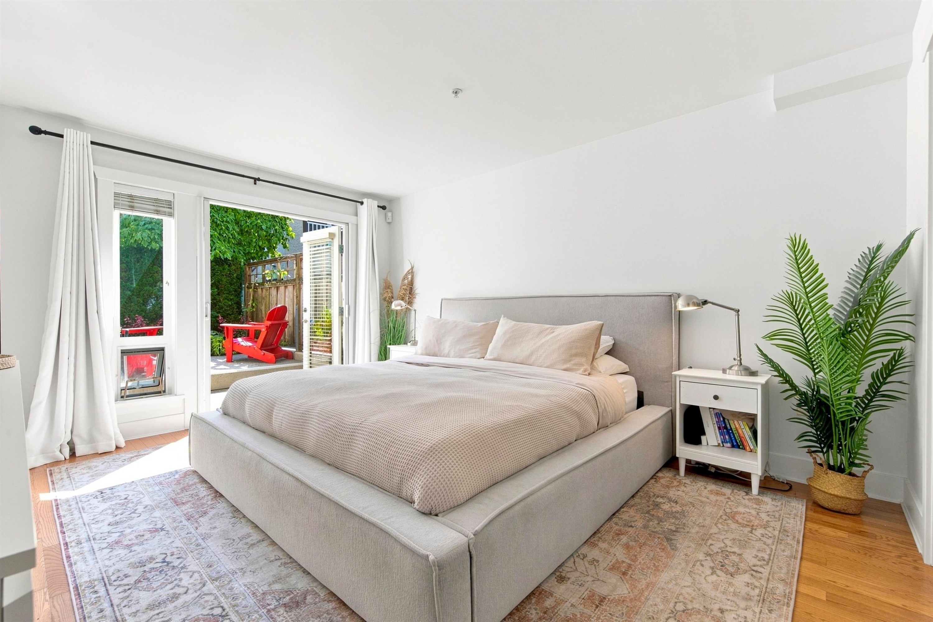 2460 Sasamat Street, Vancouver, BC - Indoor Photo Showing Bedroom