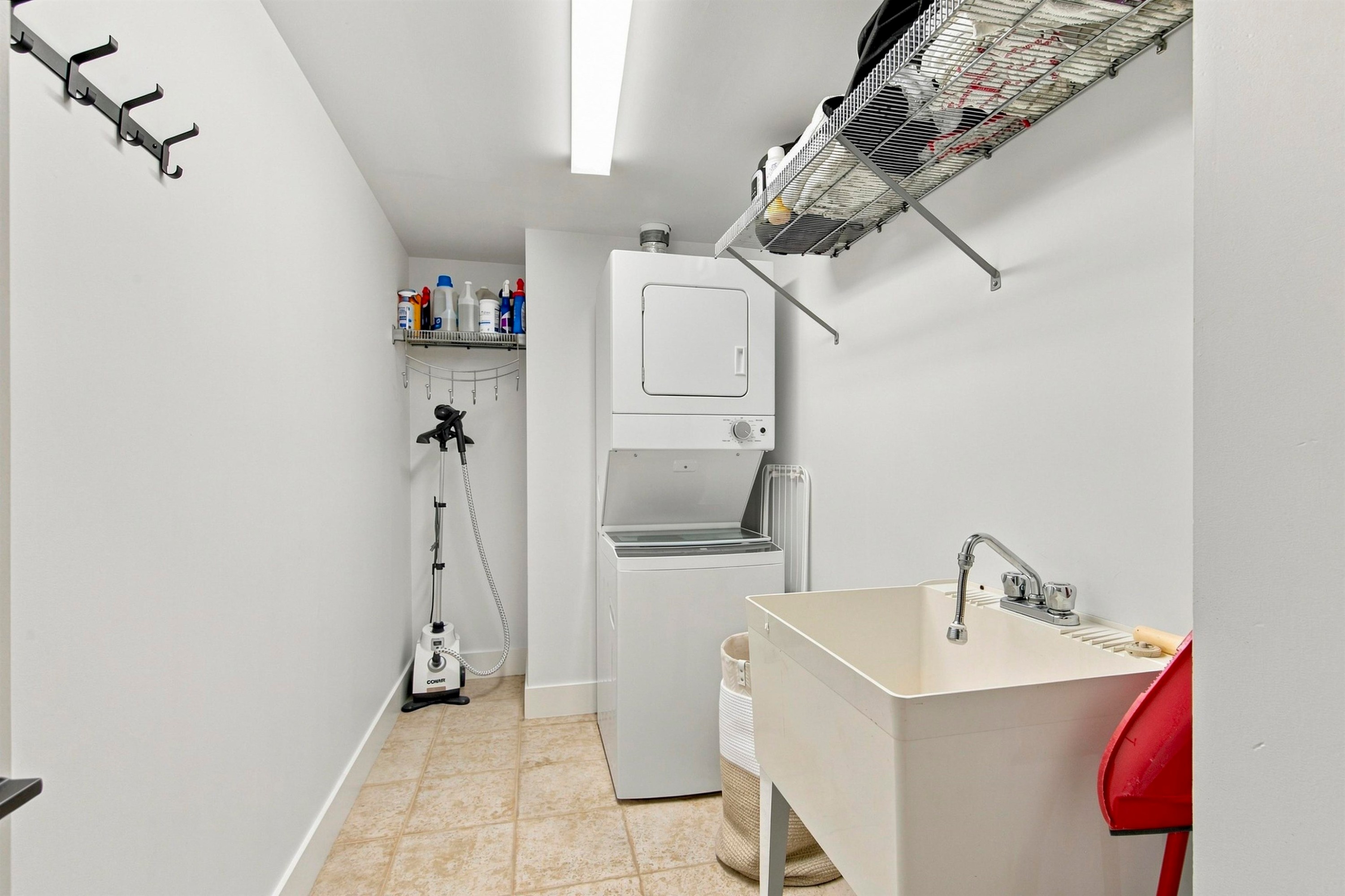 2460 Sasamat Street, Vancouver, BC - Indoor Photo Showing Laundry Room