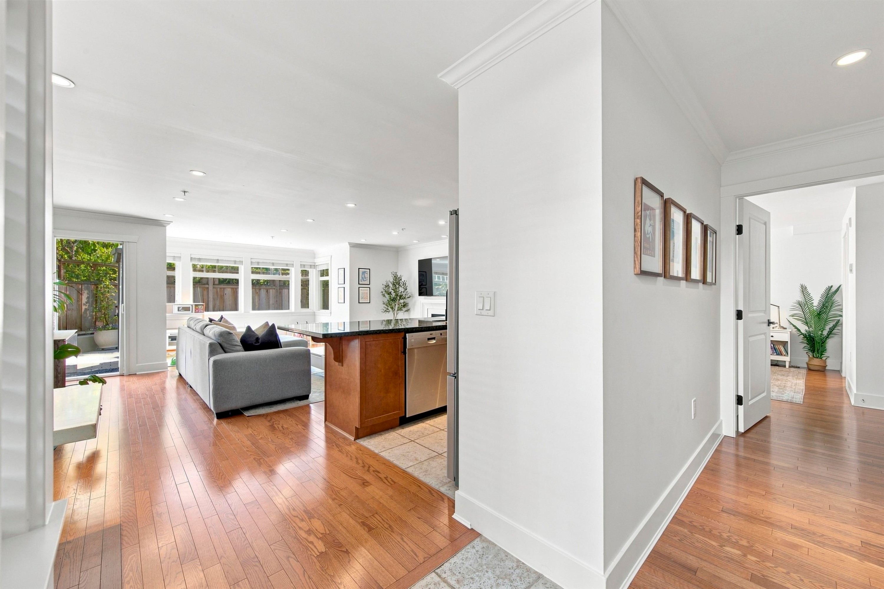 2460 Sasamat Street, Vancouver, BC - Indoor