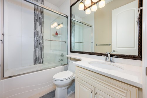 8411 Fairhurst Road, Richmond, BC - Indoor Photo Showing Bathroom