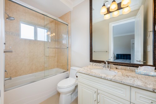 8411 Fairhurst Road, Richmond, BC - Indoor Photo Showing Bathroom