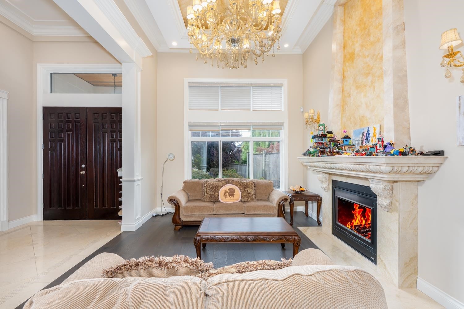 8411 Fairhurst Road, Richmond, BC - Indoor Photo Showing Living Room With Fireplace