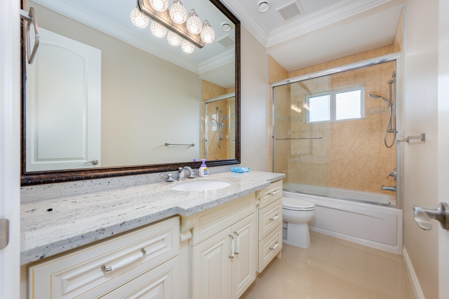 8411 Fairhurst Road, Richmond, BC - Indoor Photo Showing Bathroom