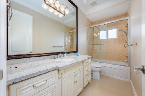 8411 Fairhurst Road, Richmond, BC - Indoor Photo Showing Bathroom
