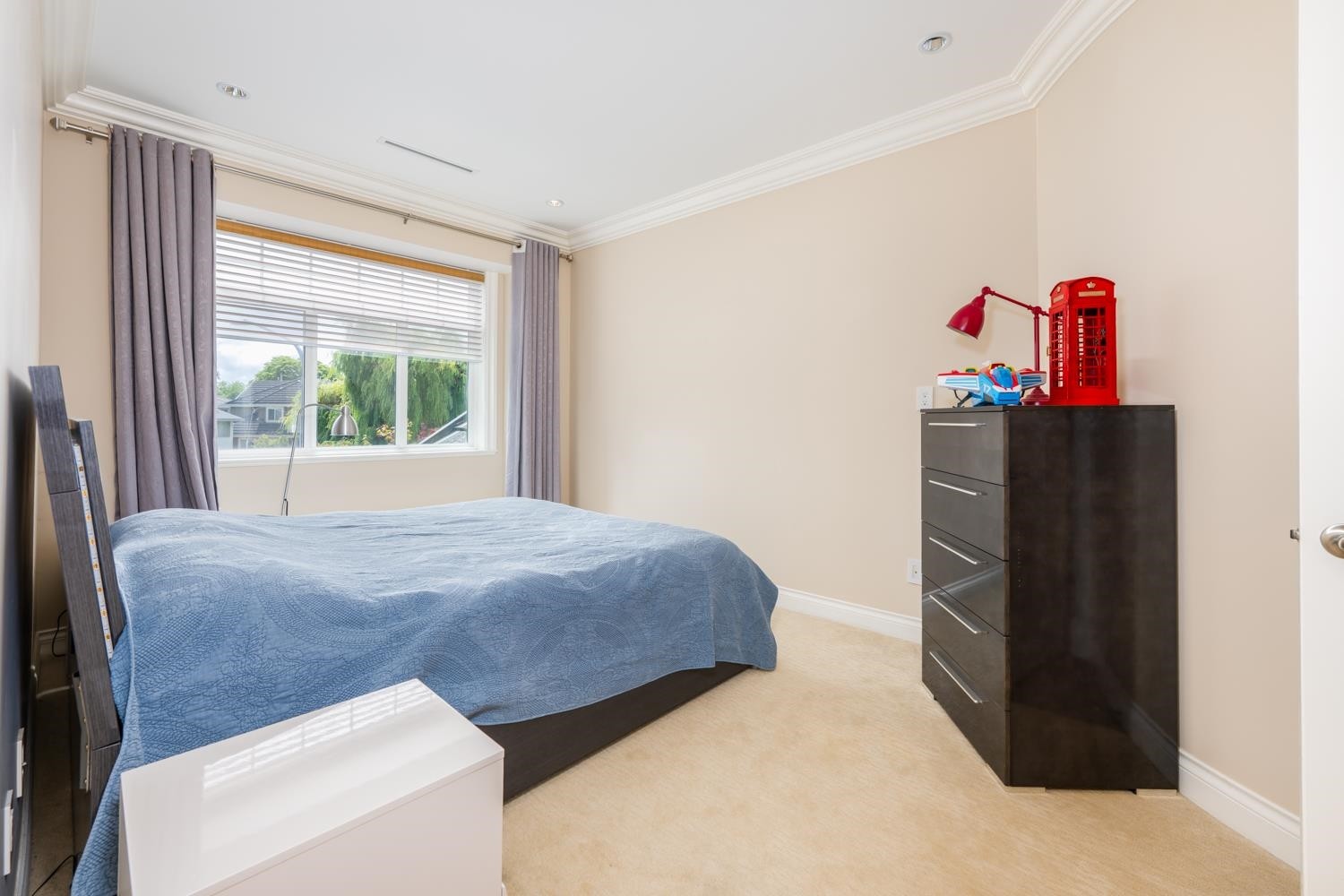 8411 Fairhurst Road, Richmond, BC - Indoor Photo Showing Bedroom