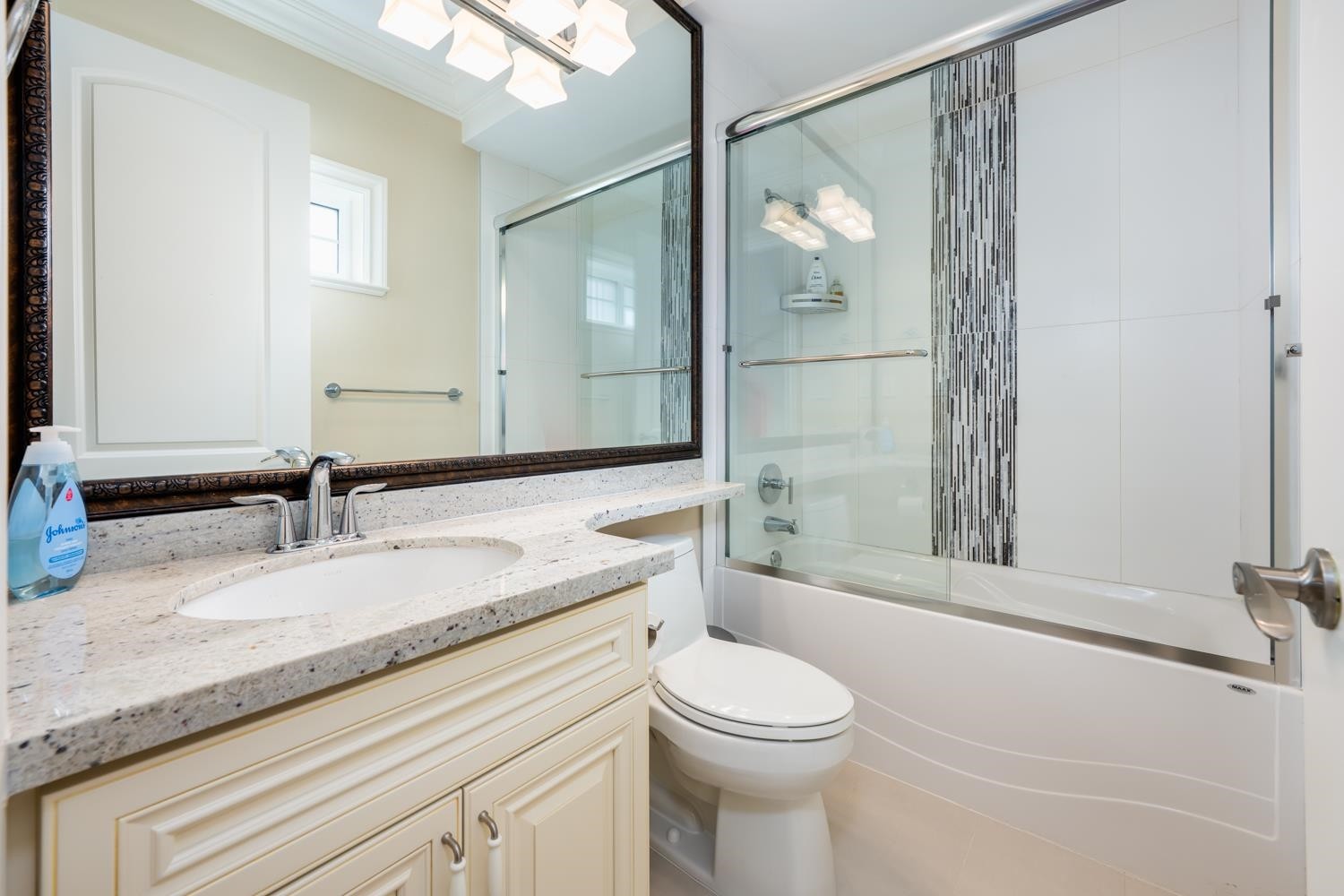8411 Fairhurst Road, Richmond, BC - Indoor Photo Showing Bathroom