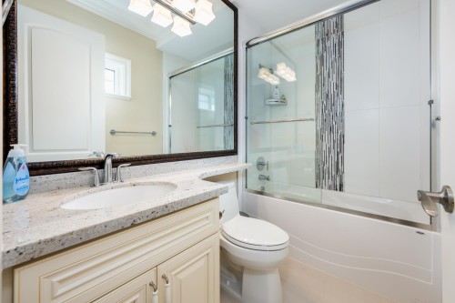 8411 Fairhurst Road, Richmond, BC - Indoor Photo Showing Bathroom