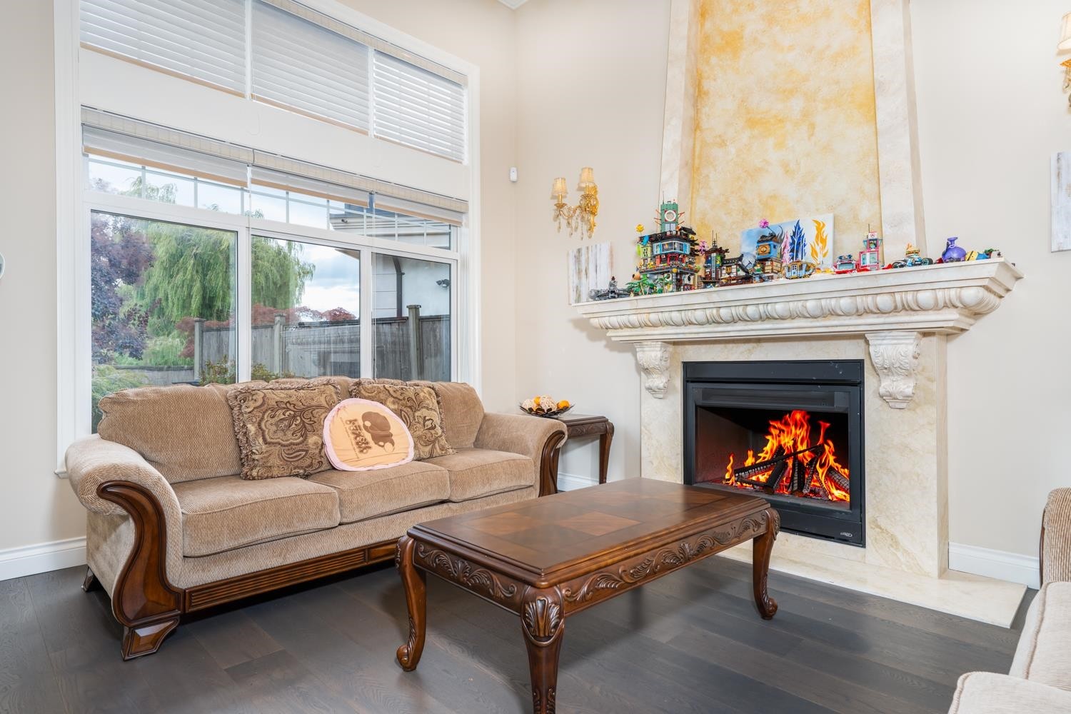 8411 Fairhurst Road, Richmond, BC - Indoor Photo Showing Living Room With Fireplace