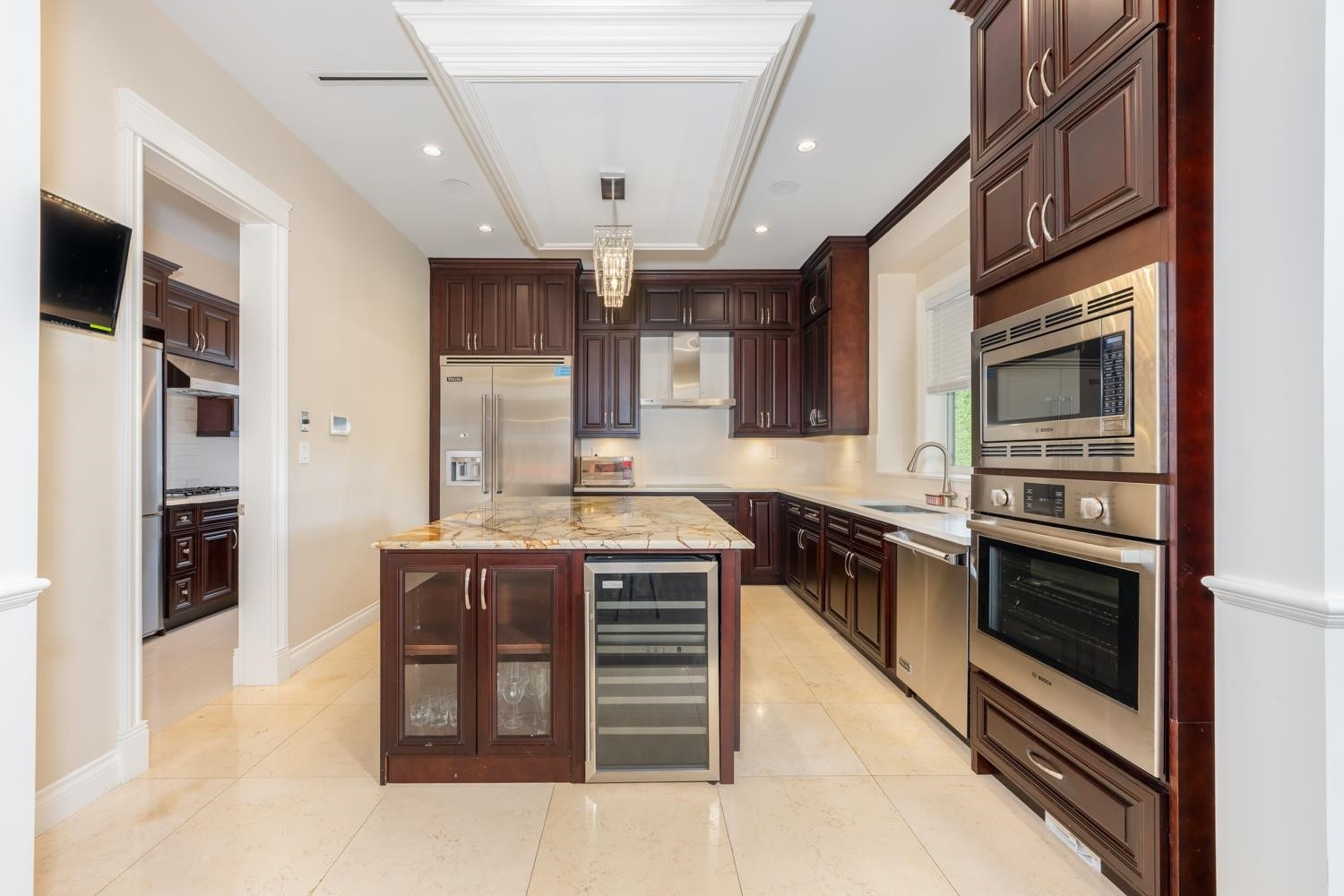 8411 Fairhurst Road, Richmond, BC - Indoor Photo Showing Kitchen With Stainless Steel Kitchen With Upgraded Kitchen