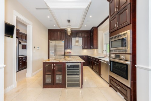 8411 Fairhurst Road, Richmond, BC - Indoor Photo Showing Kitchen With Stainless Steel Kitchen With Upgraded Kitchen