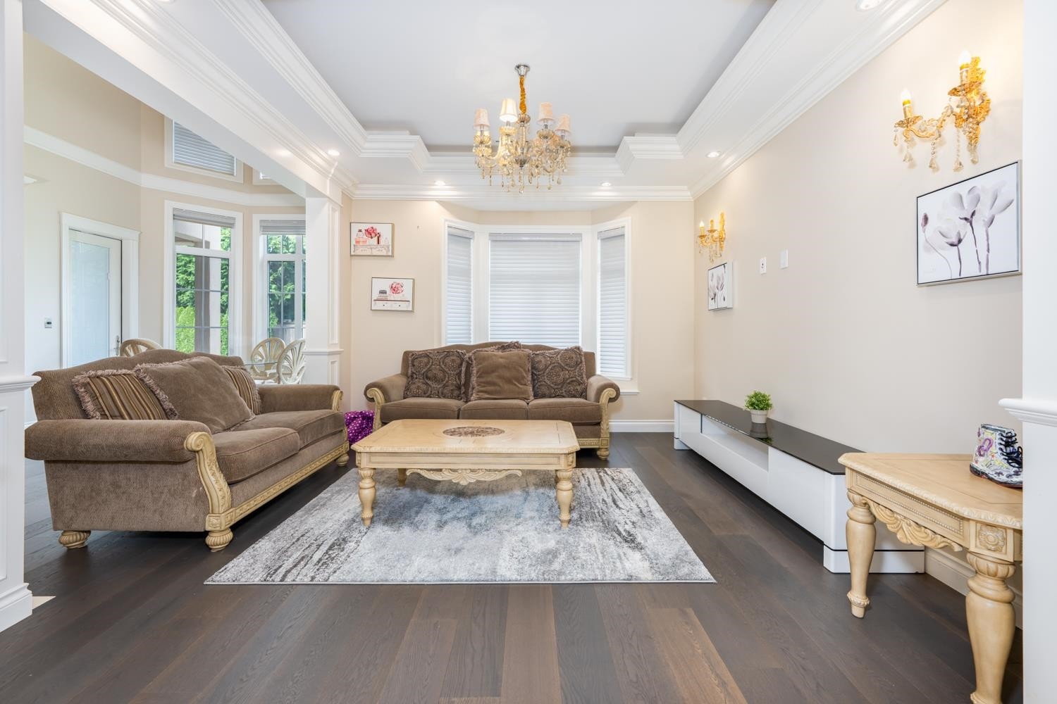 8411 Fairhurst Road, Richmond, BC - Indoor Photo Showing Living Room
