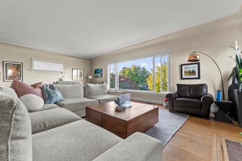 4540 3Rd Avenue W, Vancouver, BC - Indoor Photo Showing Living Room