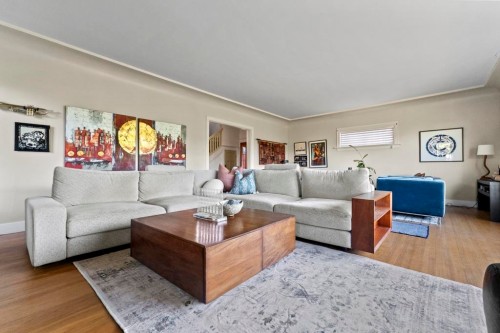 4540 3Rd Avenue W, Vancouver, BC - Indoor Photo Showing Living Room