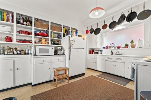 4540 3Rd Avenue W, Vancouver, BC - Indoor Photo Showing Kitchen
