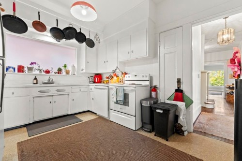 4540 3Rd Avenue W, Vancouver, BC - Indoor Photo Showing Kitchen