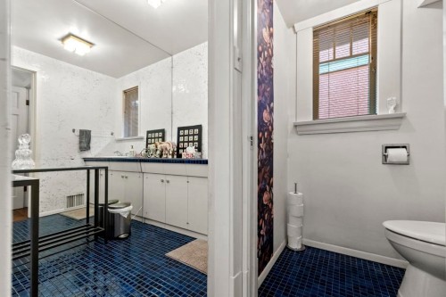4540 3Rd Avenue W, Vancouver, BC - Indoor Photo Showing Bathroom