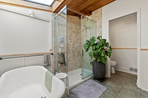 4540 3Rd Avenue W, Vancouver, BC - Indoor Photo Showing Bathroom
