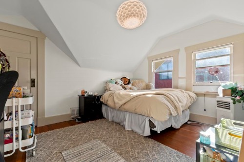 4540 3Rd Avenue W, Vancouver, BC - Indoor Photo Showing Bedroom