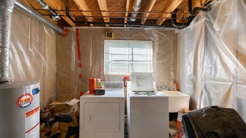 5260 Moncton Street, Richmond, BC - Indoor Photo Showing Laundry Room