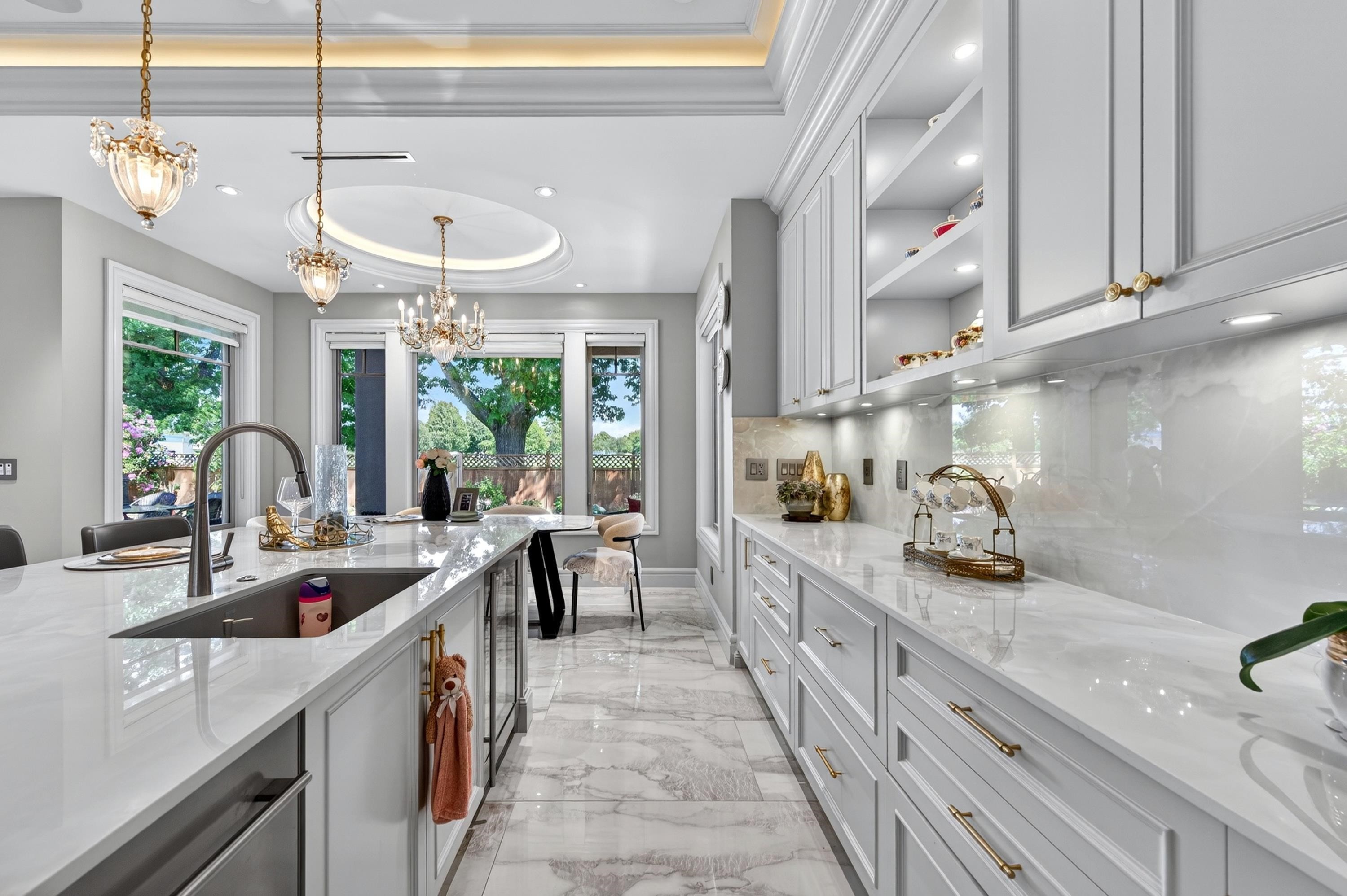 8520 Elsmore Road, Richmond, BC - Indoor Photo Showing Kitchen With Upgraded Kitchen