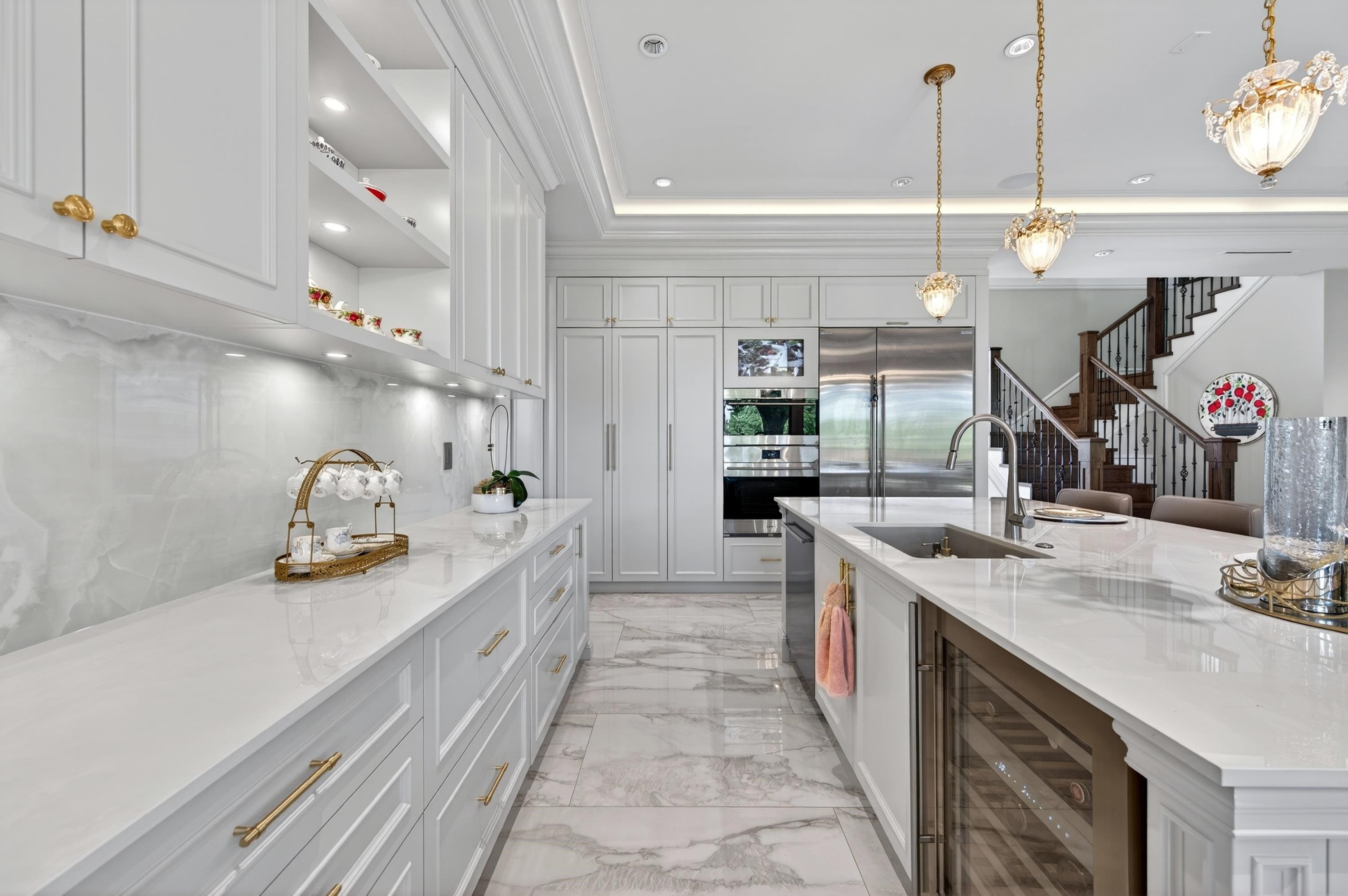 8520 Elsmore Road, Richmond, BC - Indoor Photo Showing Kitchen With Upgraded Kitchen