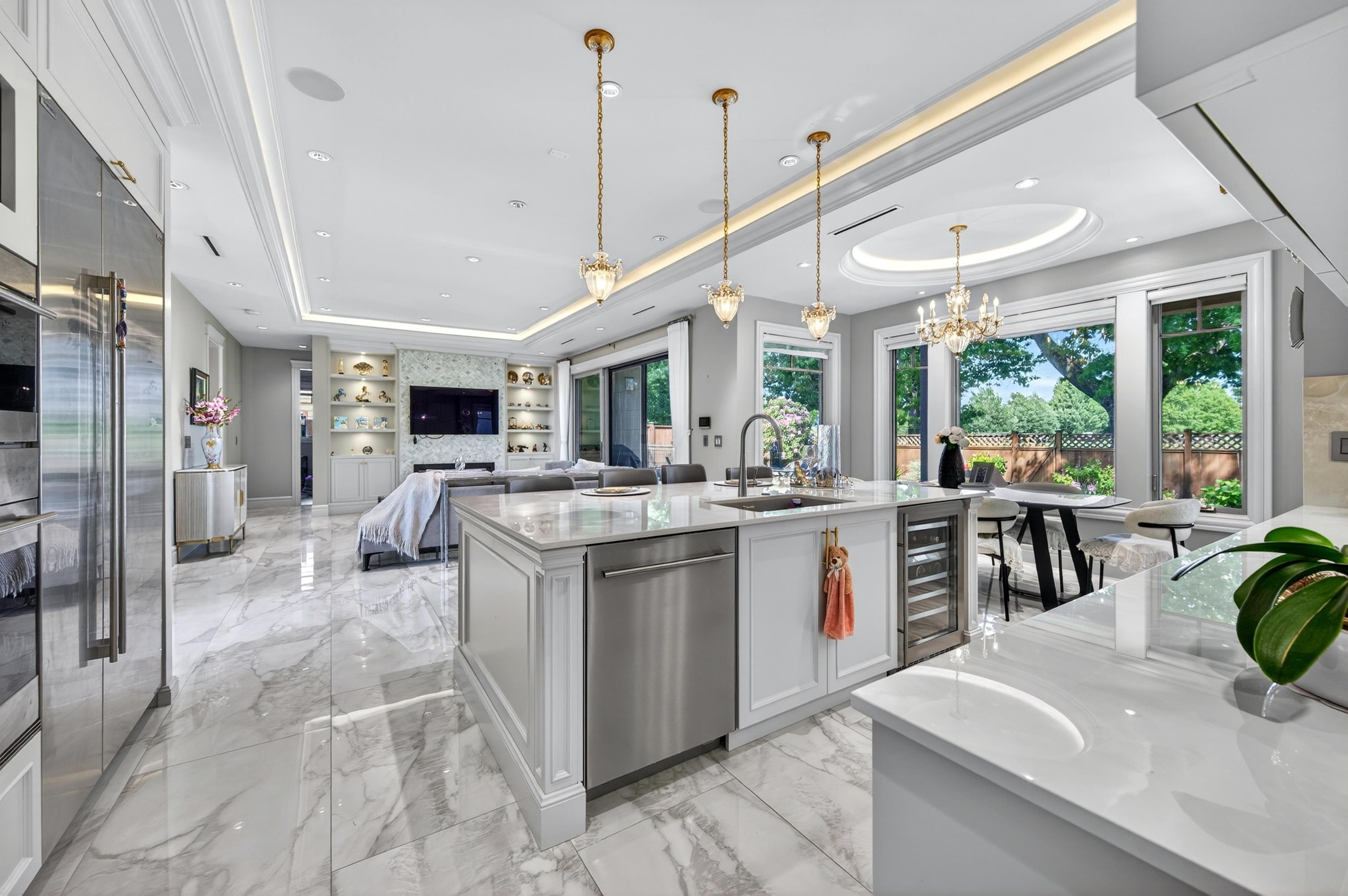 8520 Elsmore Road, Richmond, BC - Indoor Photo Showing Kitchen With Upgraded Kitchen