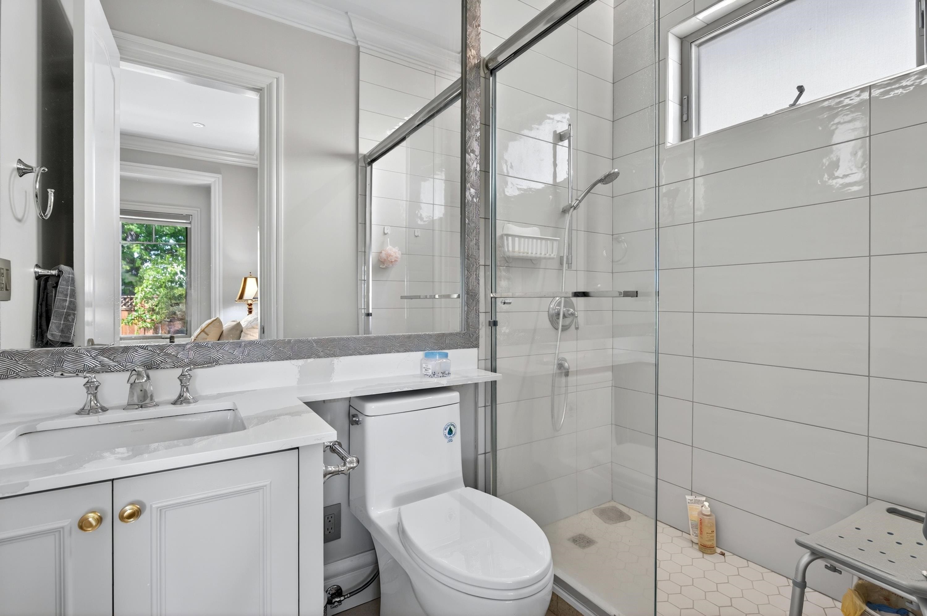 8520 Elsmore Road, Richmond, BC - Indoor Photo Showing Bathroom