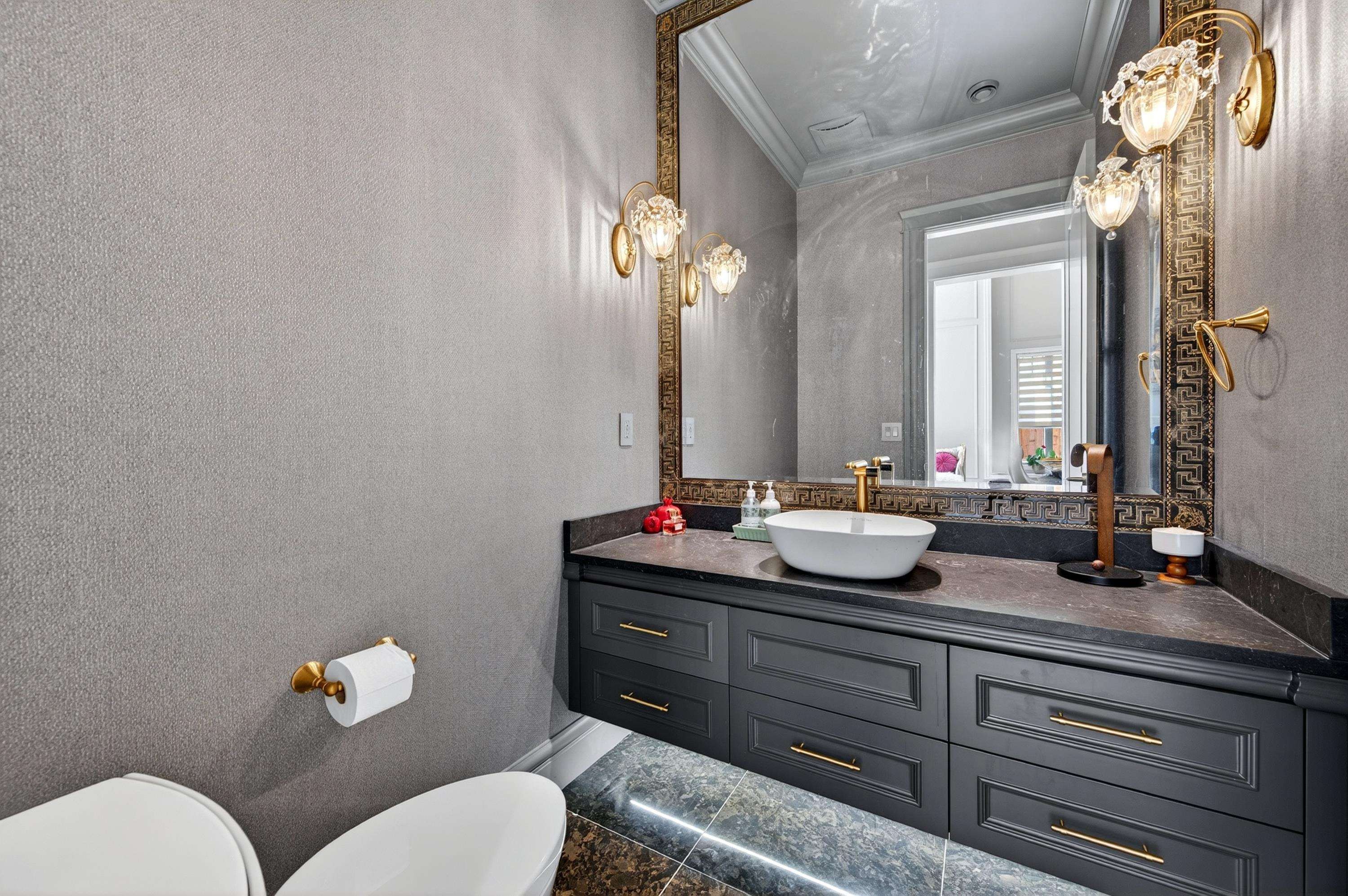 8520 Elsmore Road, Richmond, BC - Indoor Photo Showing Bathroom