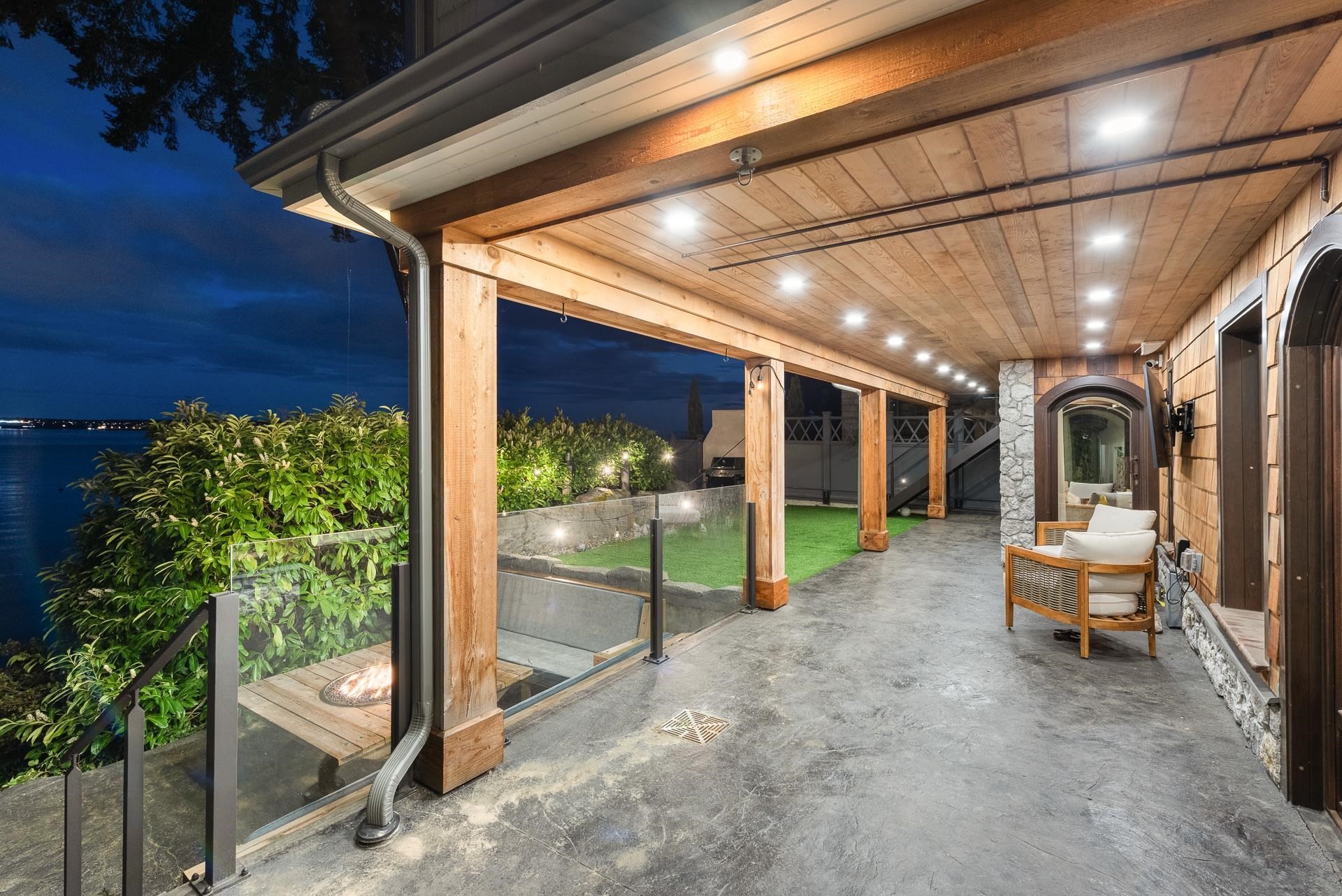 3298 Radcliffe Avenue, West Vancouver, BC - With Exterior