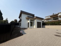 9XX Westmount Drive Port Moody, BC V3H 1K8