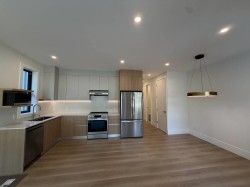9X3 Westmount Drive Port Moody, BC V3H 1K8