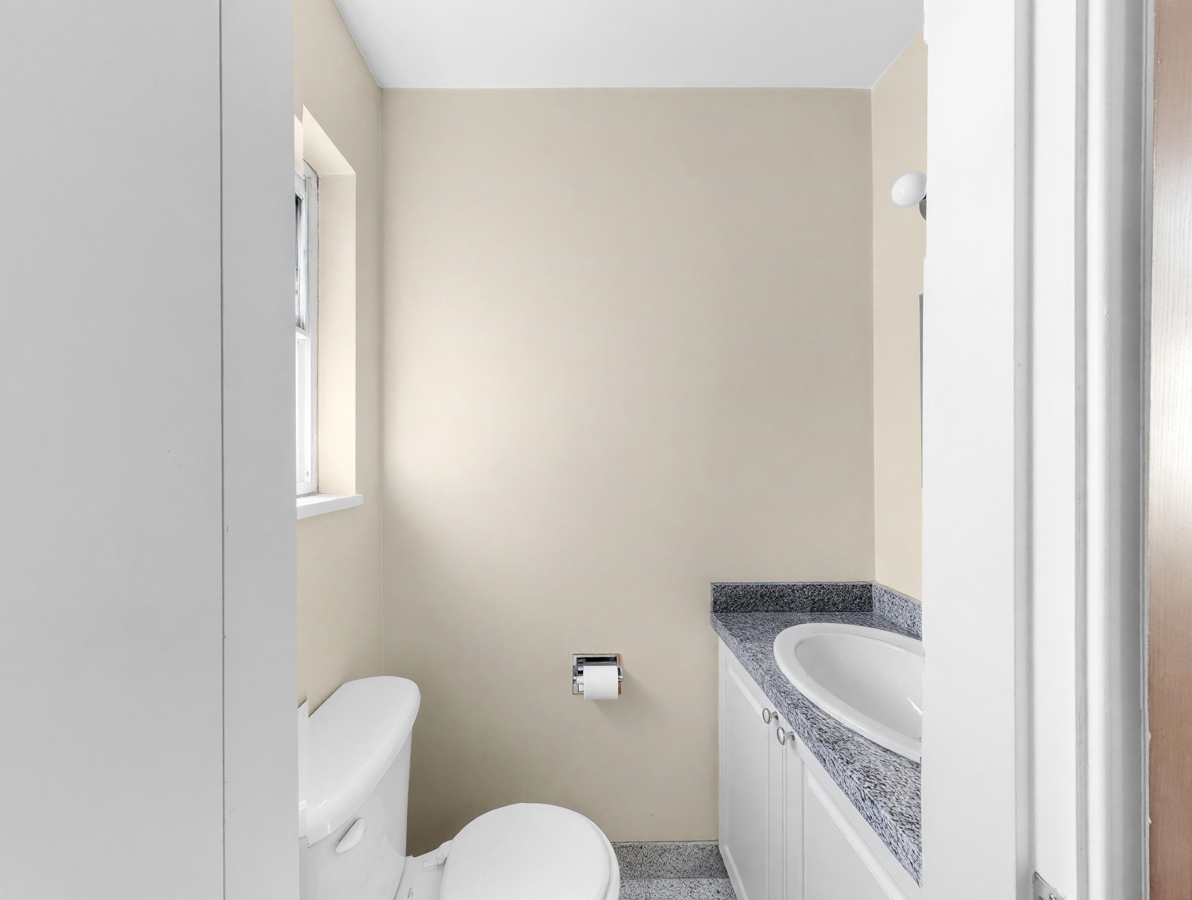 245 63Rd Avenue W, Vancouver, BC - Indoor Photo Showing Bathroom