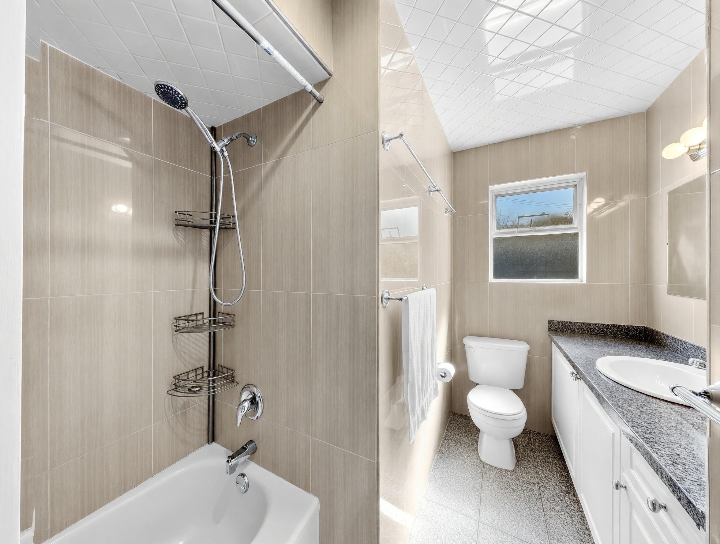 245 63Rd Avenue W, Vancouver, BC - Indoor Photo Showing Bathroom
