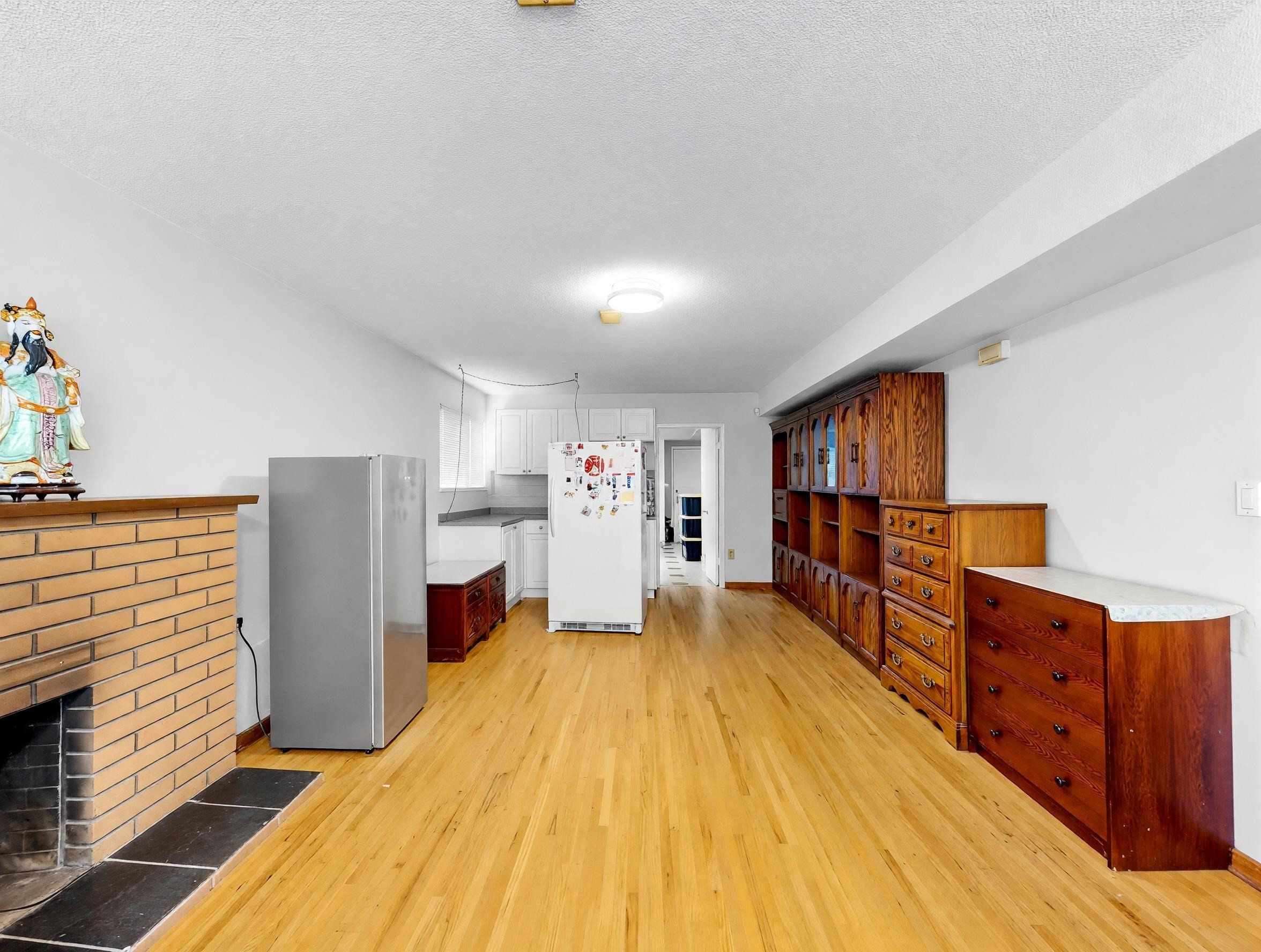 245 63Rd Avenue W, Vancouver, BC - Indoor With Fireplace