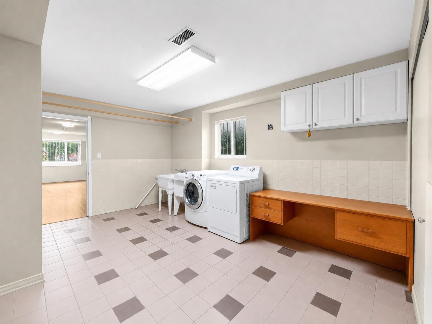 245 63Rd Avenue W, Vancouver, BC - Indoor Photo Showing Laundry Room