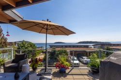 5374 Wakefield Beach Lane Sechelt, BC V7Z 0T6