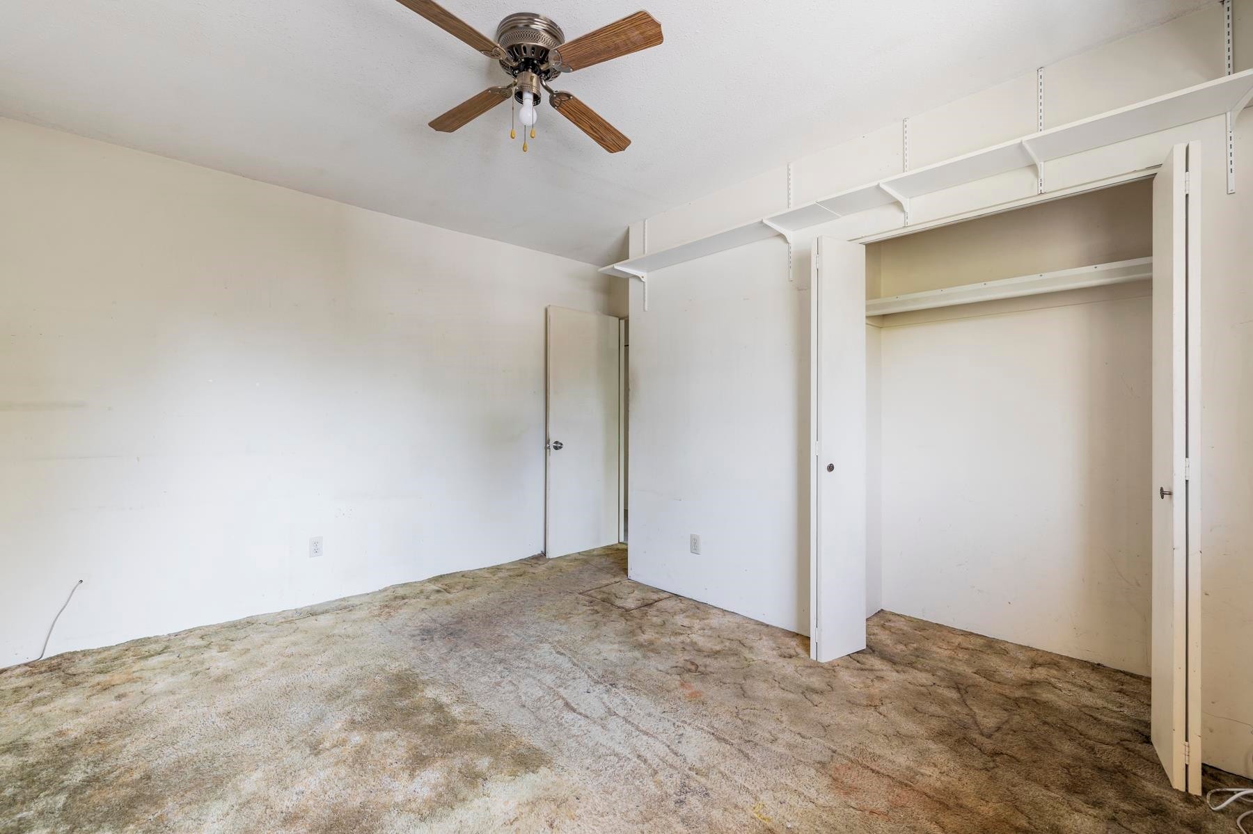 1310 Tina Way, Port Coquitlam, BC - Indoor Photo Showing Other Room