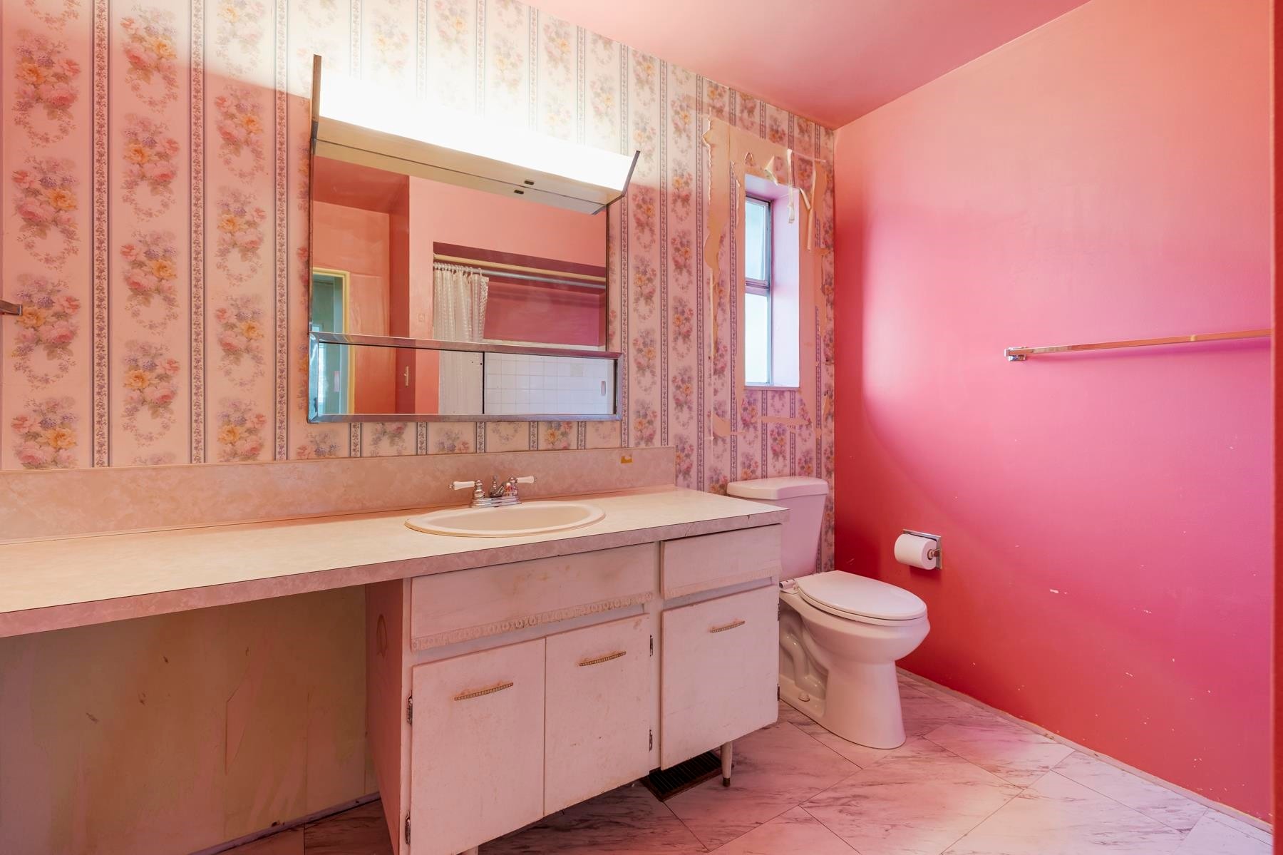1310 Tina Way, Port Coquitlam, BC - Indoor Photo Showing Bathroom