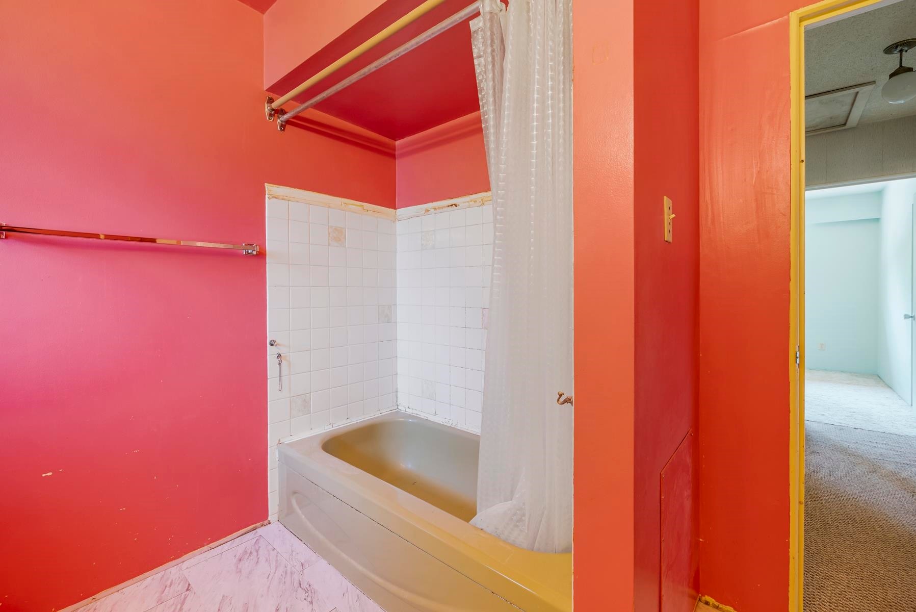 1310 Tina Way, Port Coquitlam, BC - Indoor Photo Showing Bathroom