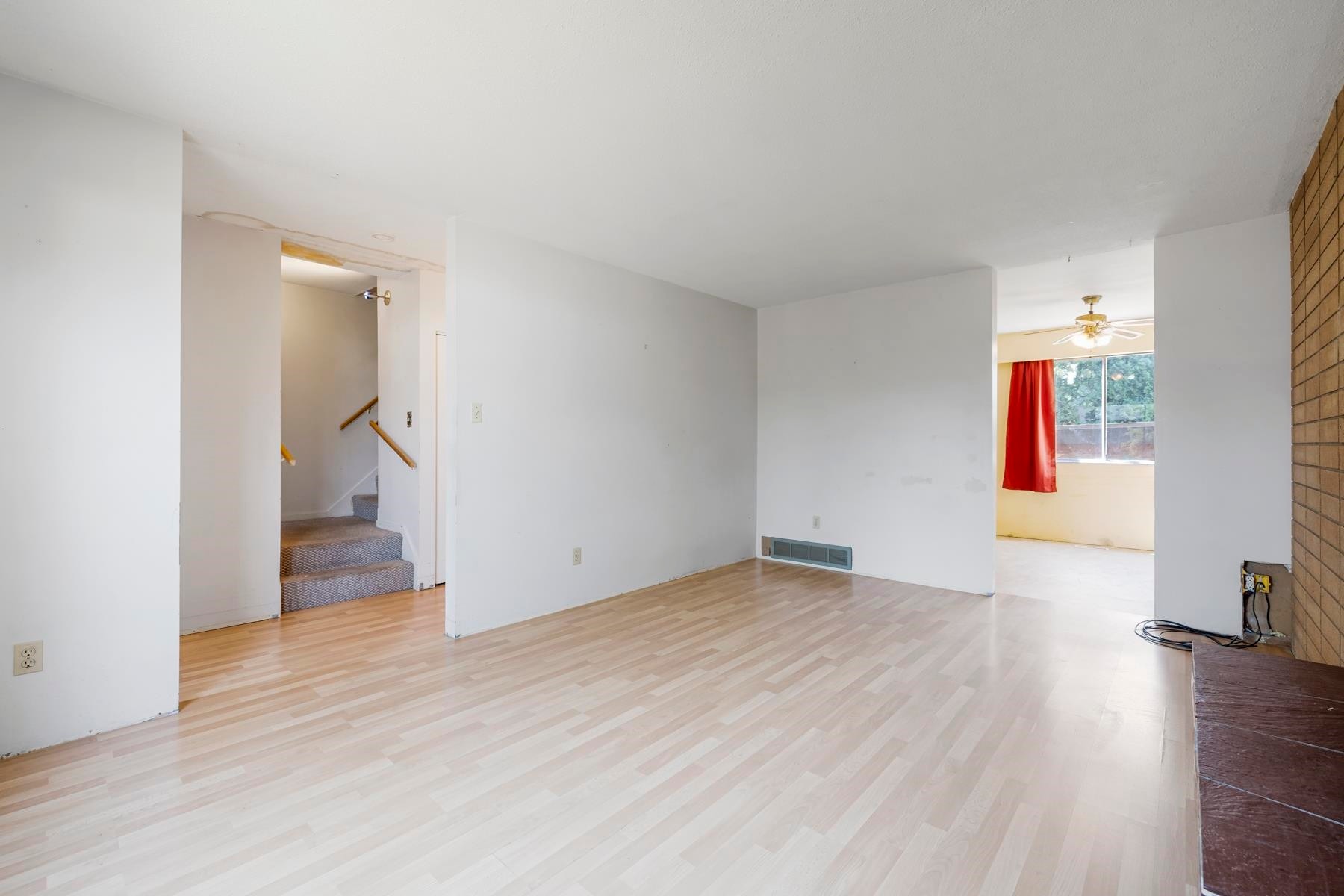 1310 Tina Way, Port Coquitlam, BC - Indoor Photo Showing Other Room