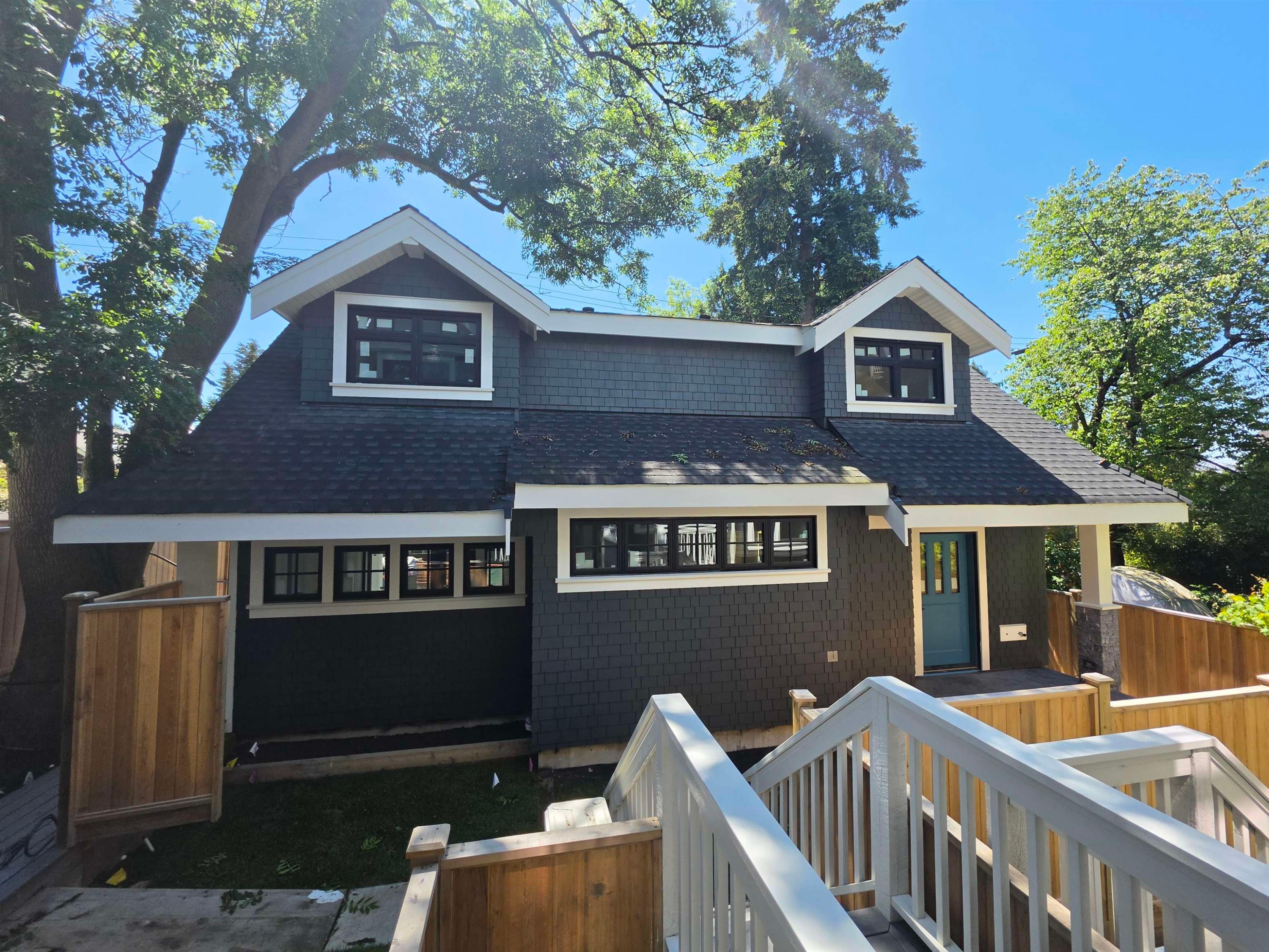 2570 2Nd Avenue W, Vancouver, BC - Outdoor