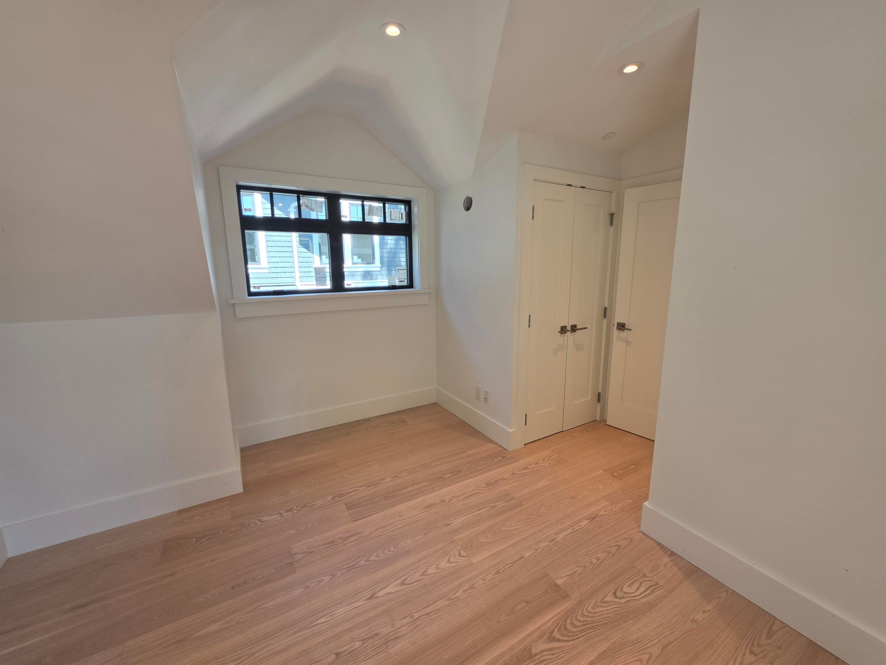 2570 2Nd Avenue W, Vancouver, BC - Indoor Photo Showing Other Room