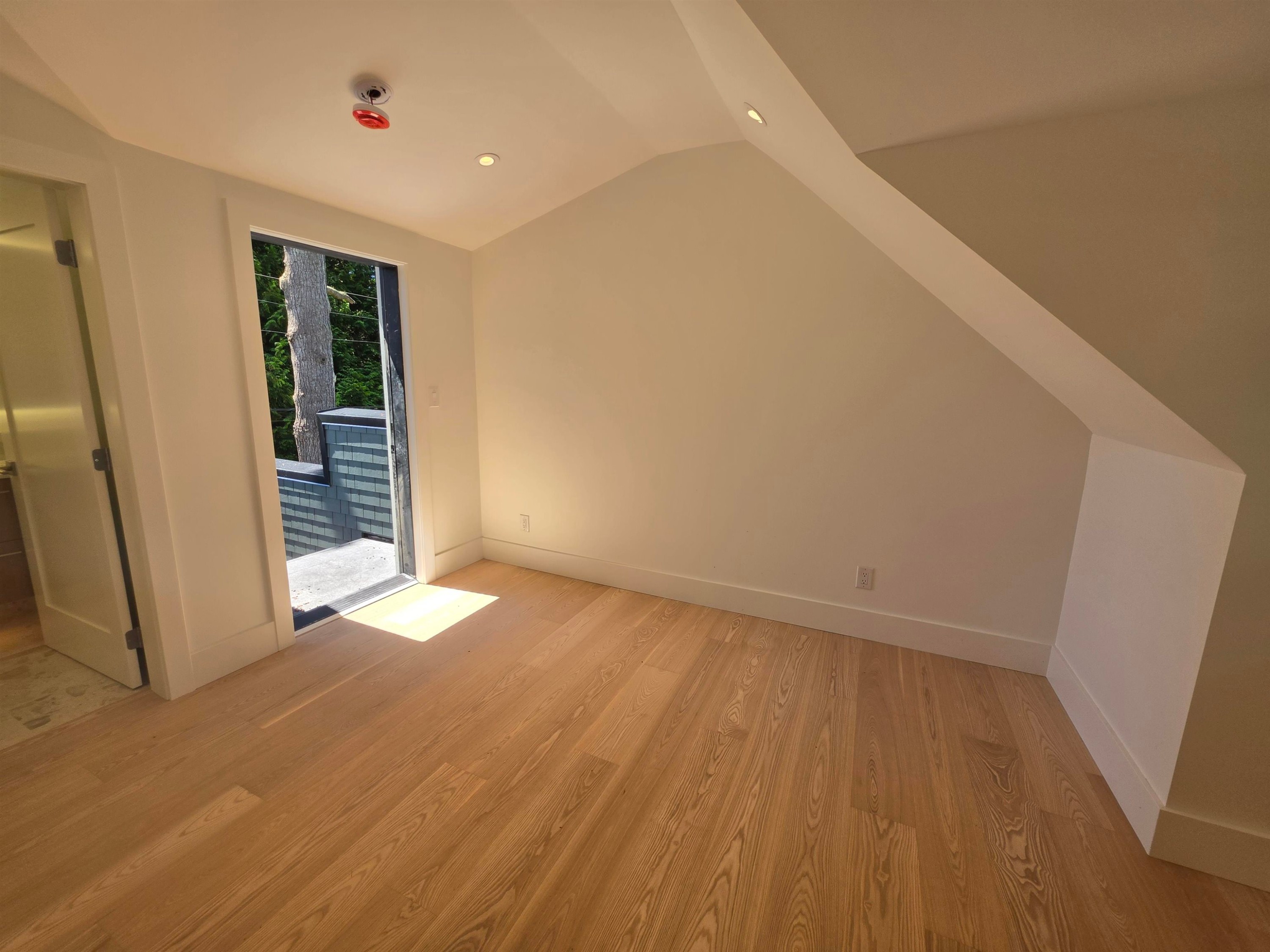 2570 2Nd Avenue W, Vancouver, BC - Indoor Photo Showing Other Room