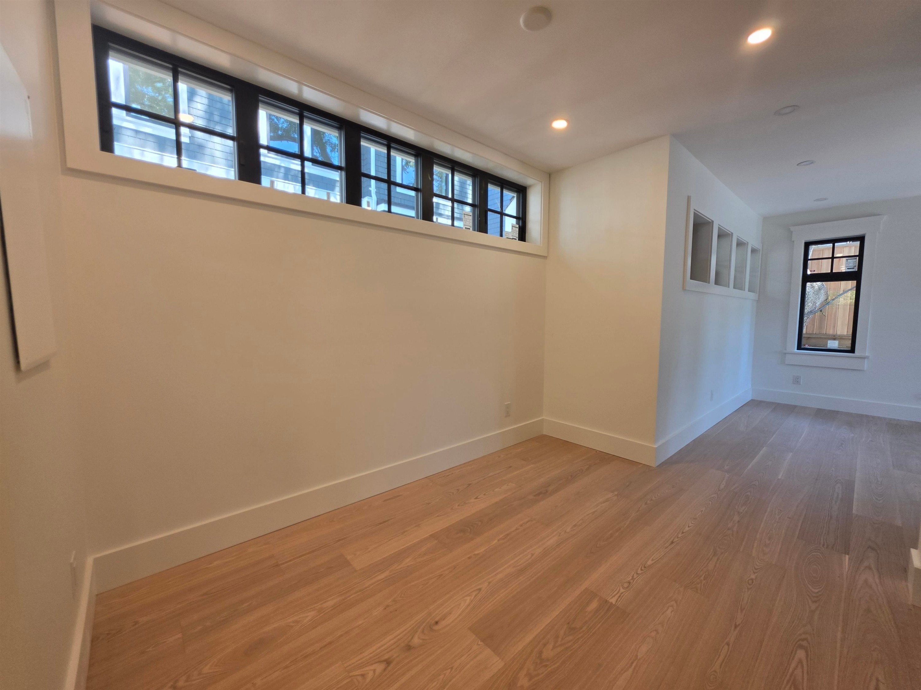 2570 2Nd Avenue W, Vancouver, BC - Indoor Photo Showing Other Room